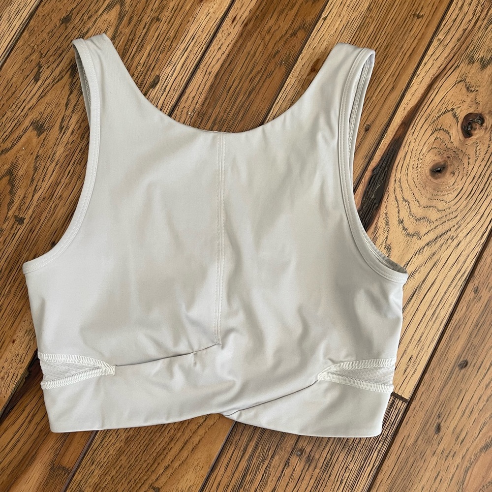 Lululemon crop tank Size 6